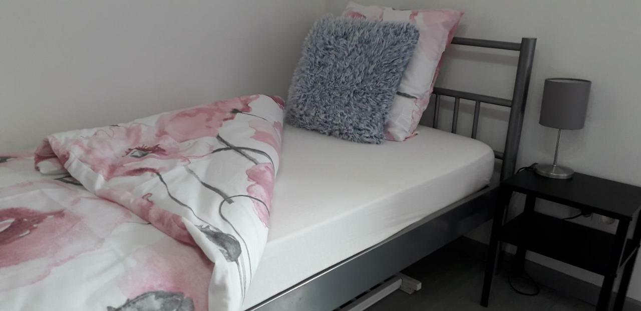 Au Chant Des Roches - Parking - Wifi - Terrasse - Chambres Familiales - Cerfontaine Exterior foto